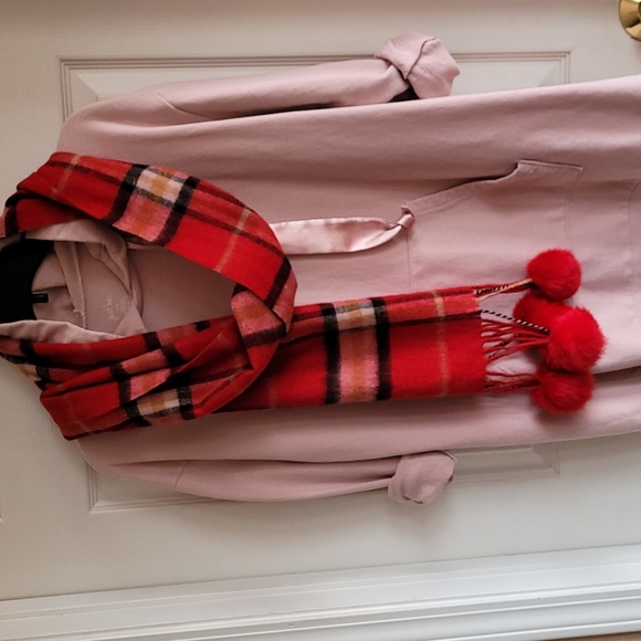 NWOT Macy's Plaid Pompom Scarf - Picture 2 of 10
